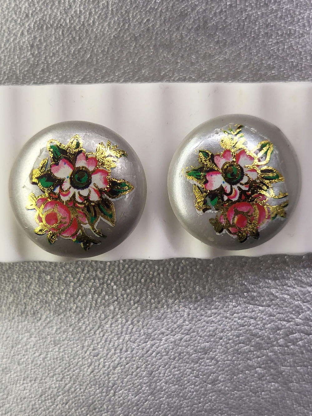 Vintage Floral Lucite Stud Earrings Pearl White Gold